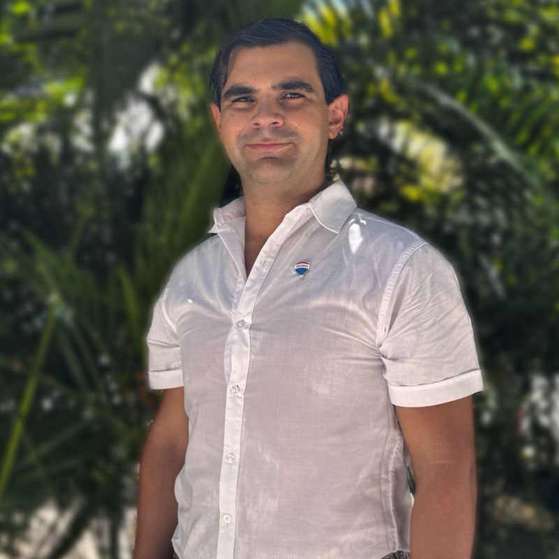 César Escobar Karras